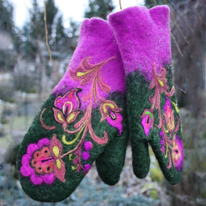Hand warmer with Christmas flower embroidery | Bowlift