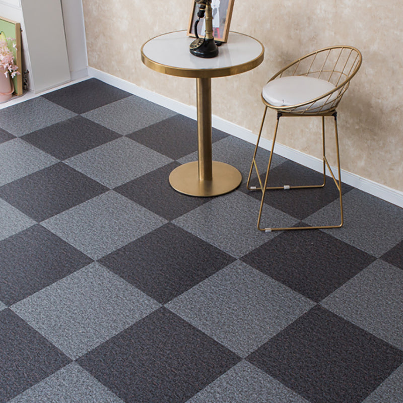 BowLift | Scratch-resistant plastic floor tiles with straight edge for peeling and sticking