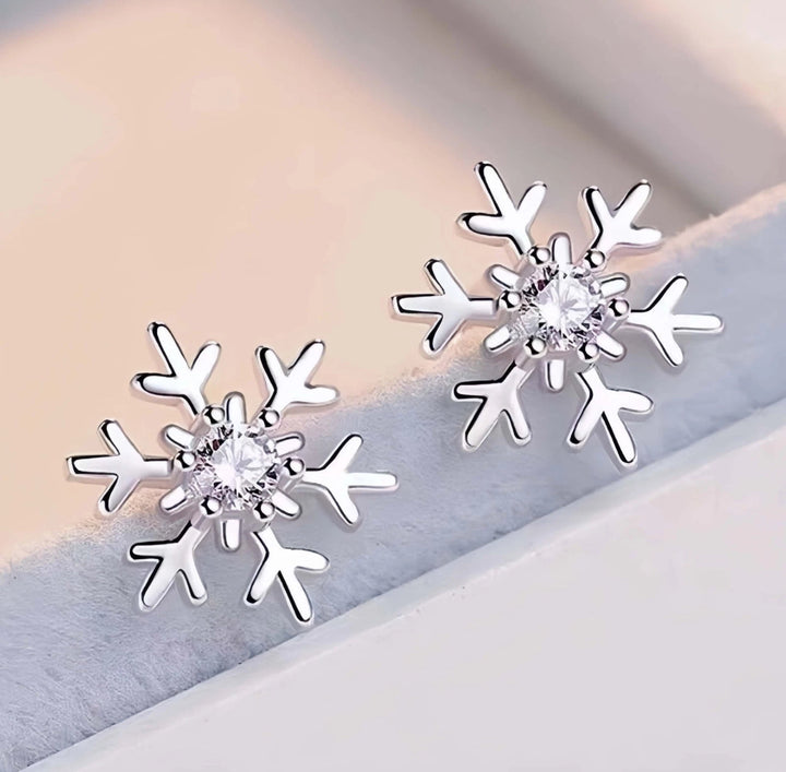 BowLift | Silver Snowflake Earrings & Necklace Set