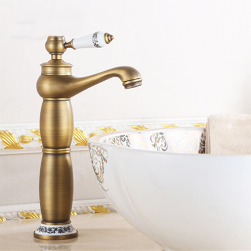 BowLift | Country House Wide Water Tap Sink Faucet with Lever Handle