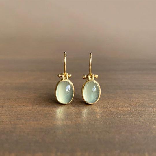 BowLift | Vintage earrings with green moonstone - Elina
