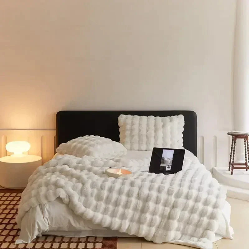 BowLift | Wearable Fluffy Blanket of Imitation Fur - VeluLuxe