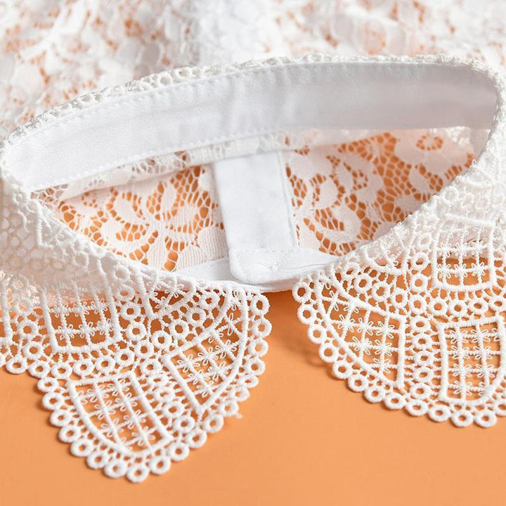 Women's blouse with lace insert | Bowlift