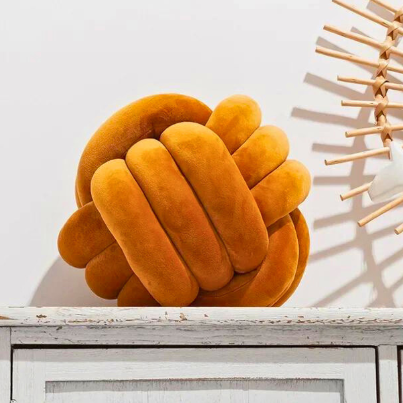 BowLift | Scandinavian Knot Cushion made of Velvet