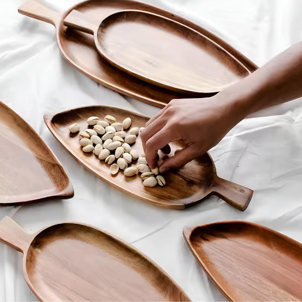 BowLift | Leaf-Shaped Wooden Serving Plate