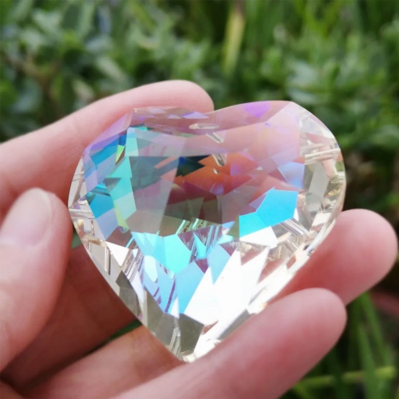 GlimmerHeart Elegant Heart-Shaped Sun Catcher – Enchanting Light Effects for Your Home Bowlift