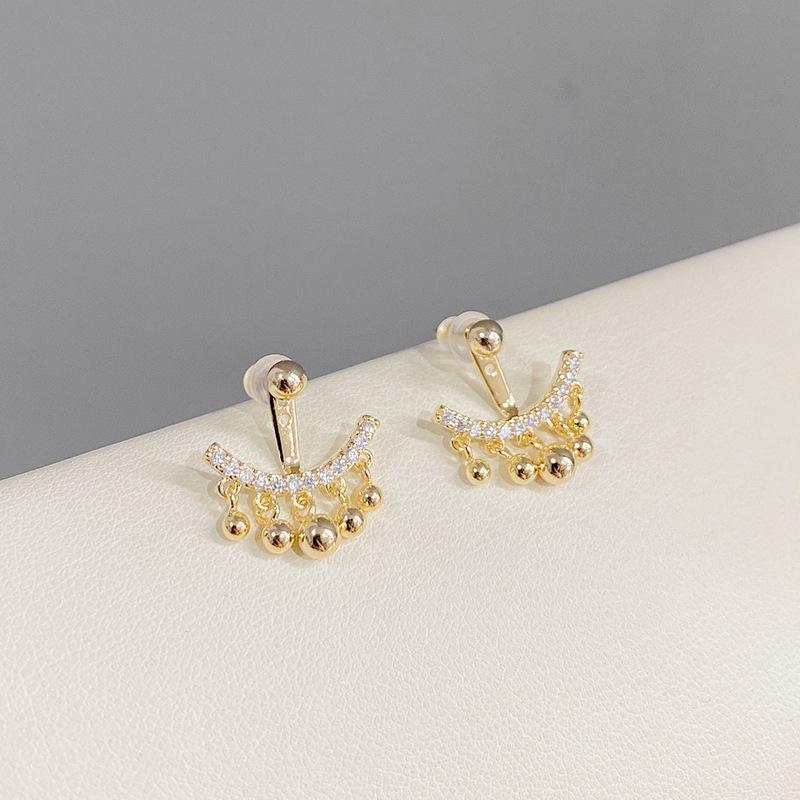 Geometric Meniscus Earrings made of Rhinestones and Pearls | Bowlift