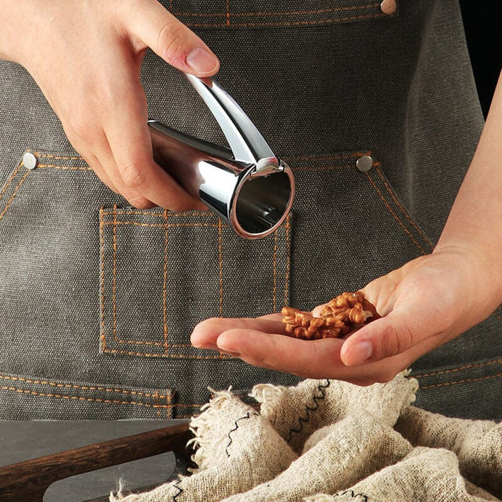 Nutcracker for walnuts & other nuts | Bowlift
