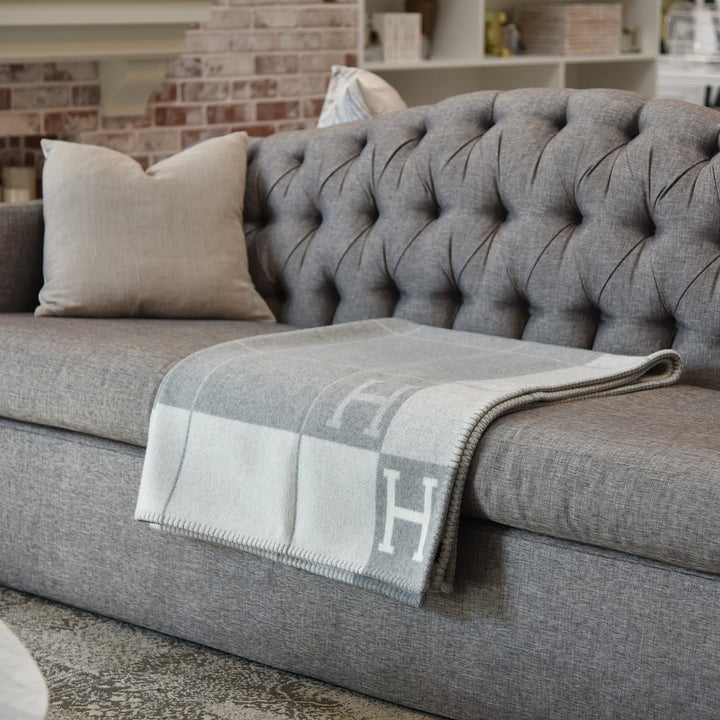 BowLift | and Laine Cashmere Isabelle – Elegant and Soft Blanket for Refined Interior