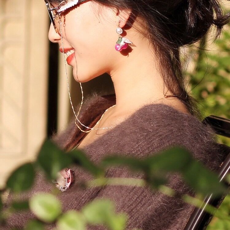 Elegant Necklace with Pearl Pendants Bowlift