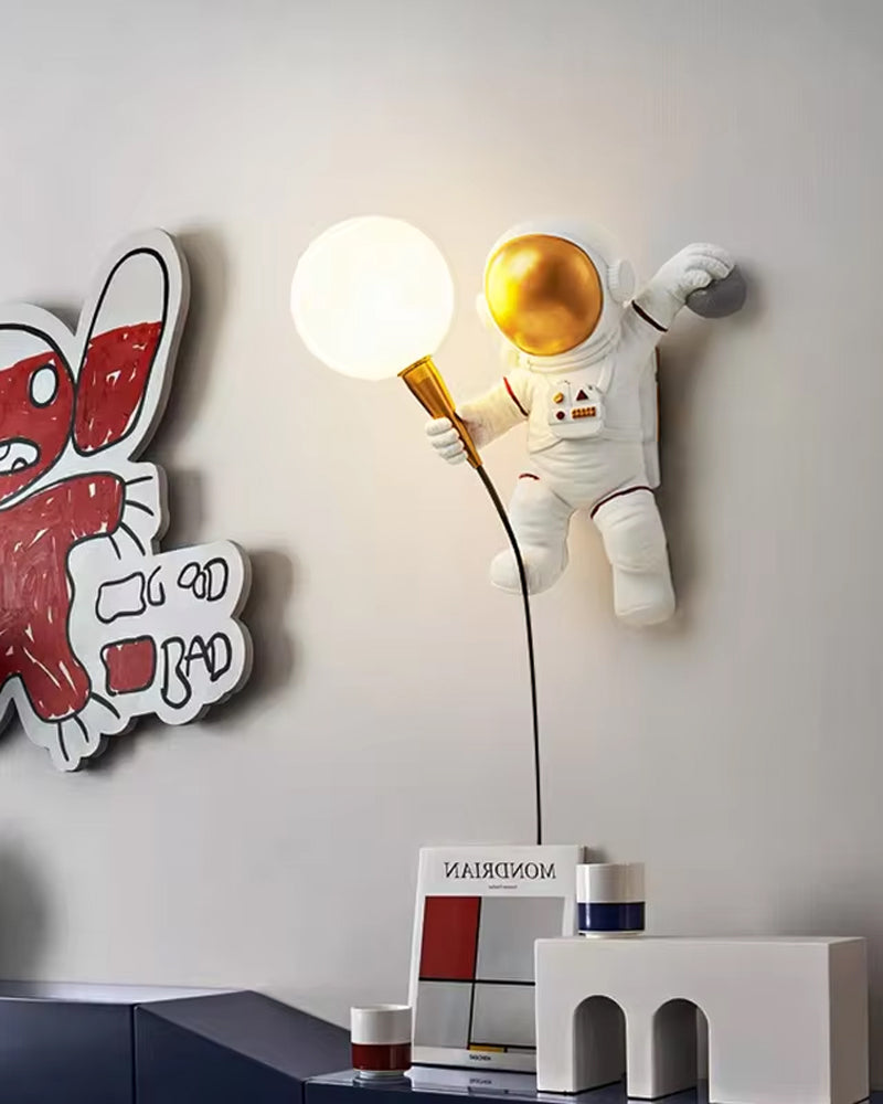 BowLift | Astronaut Wall Light