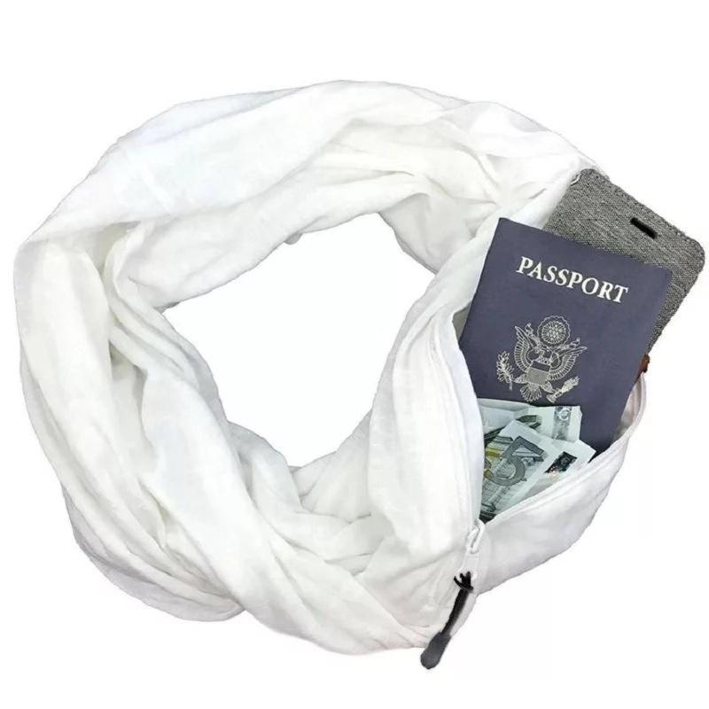 BowLift | CozySafe – Scarf with hidden pocket for extra warmth and safety
