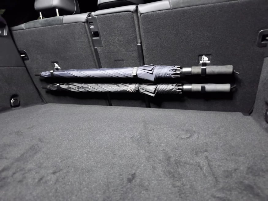 StormGrip — No more chaos in the car: Perfect order and dry feet at the touch of a button! | Bowlift