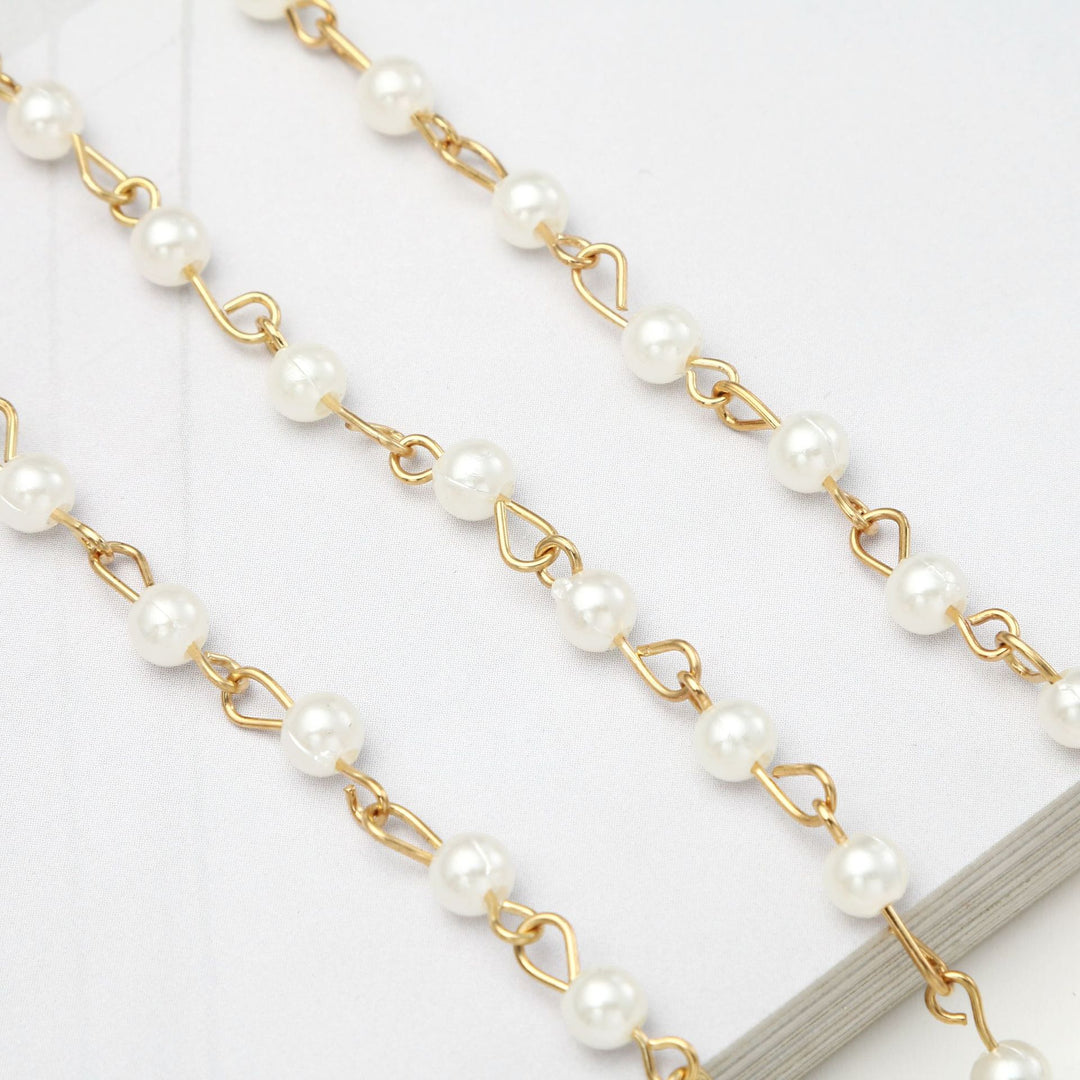 Elegant Pearl Eyewear Chain Bowlift