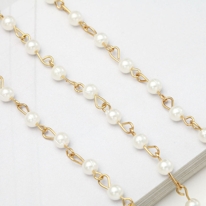 Elegant Pearl Eyewear Chain Bowlift