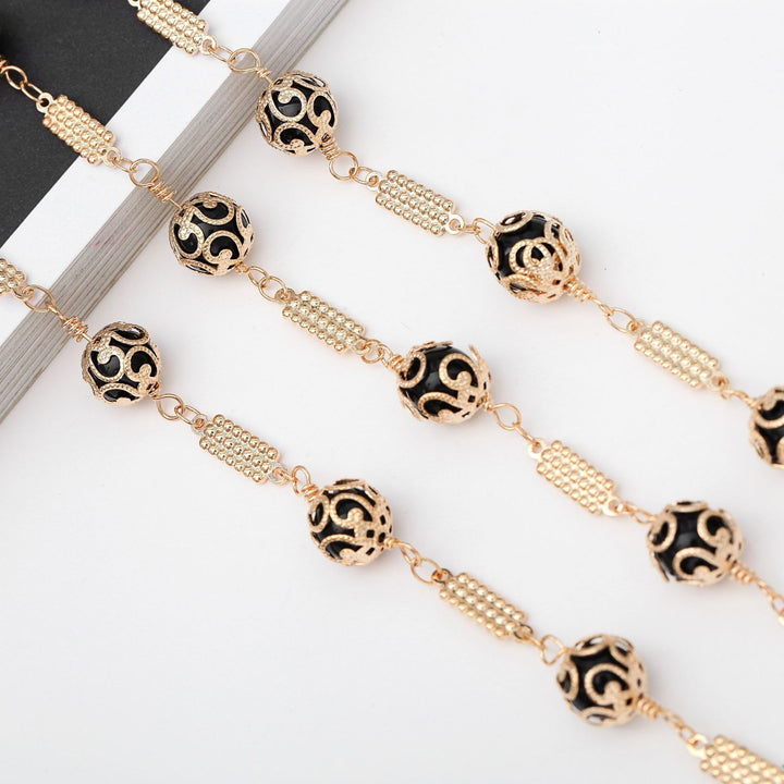 Elegant Pearl Eyewear Chain Bowlift
