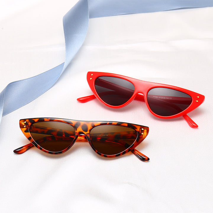 Chic Cat-Eye Sunglasses with Elevated Design Bowlift