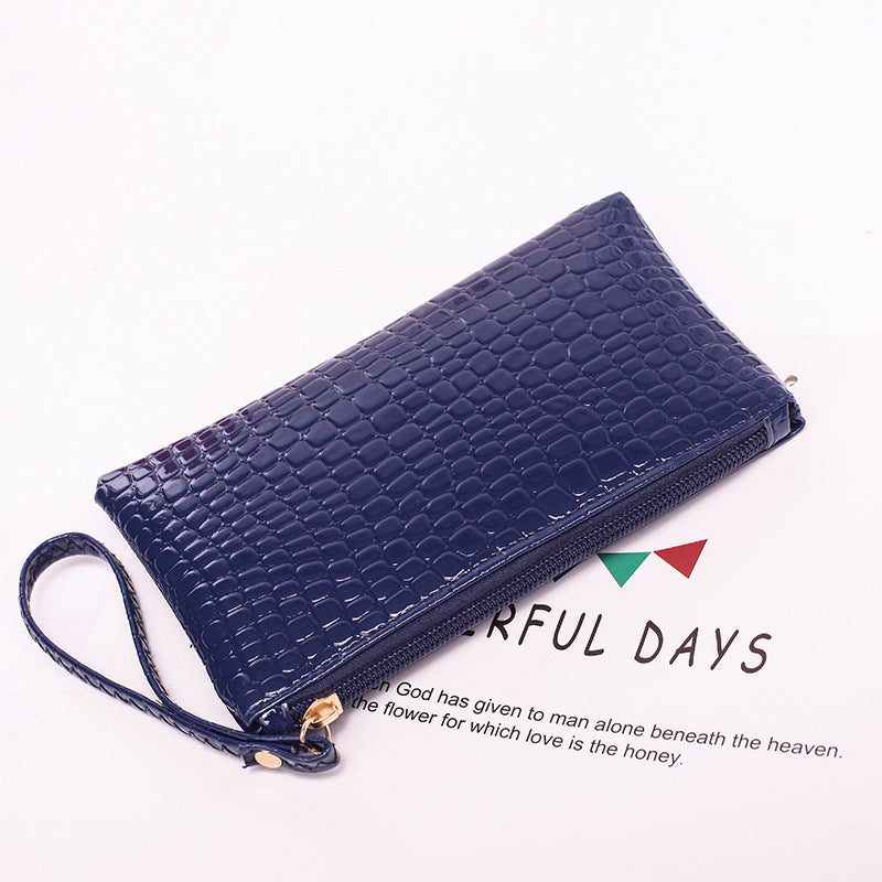 Elegant Crocodile-Patterned Wristlet Clutch