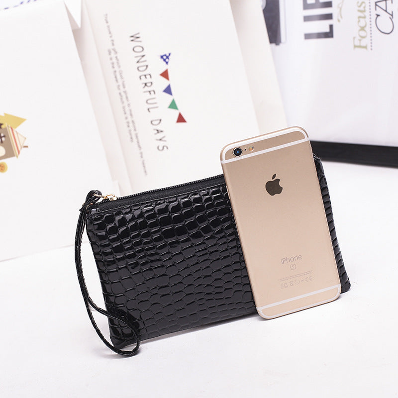 Elegant Crocodile-Patterned Wristlet Clutch