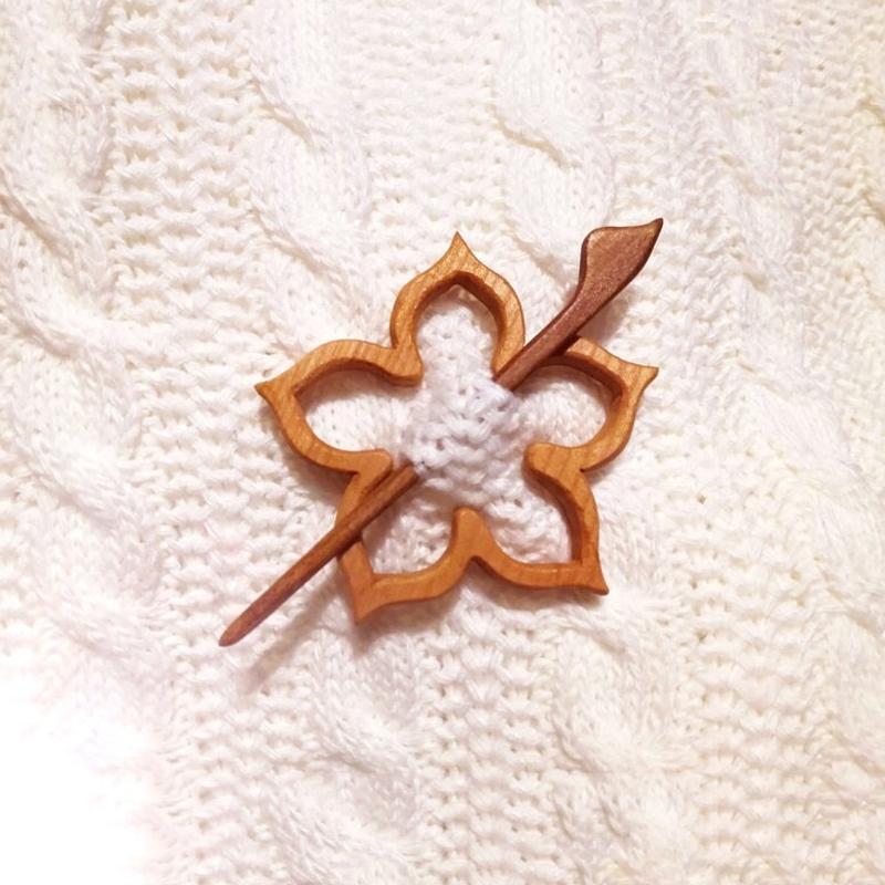 BowLift | Sweet animal brooch made of wood