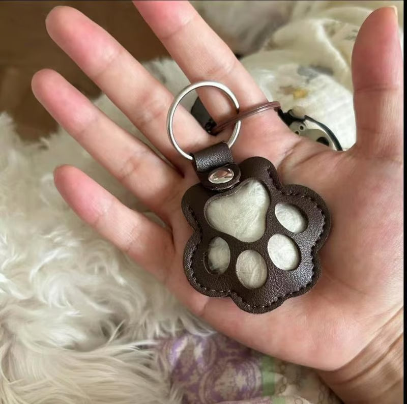 PawMemorie Keychain – Memorial Pendant with Paw Print and Inner Compartment | Bowlift