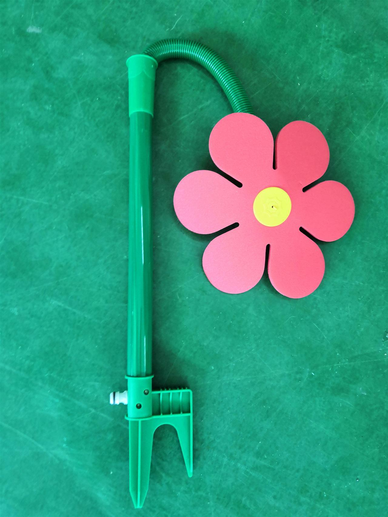 BowLift | Dancing Daisy Sprinkler – Fun Lawn Sprinkler for Garden and Pets