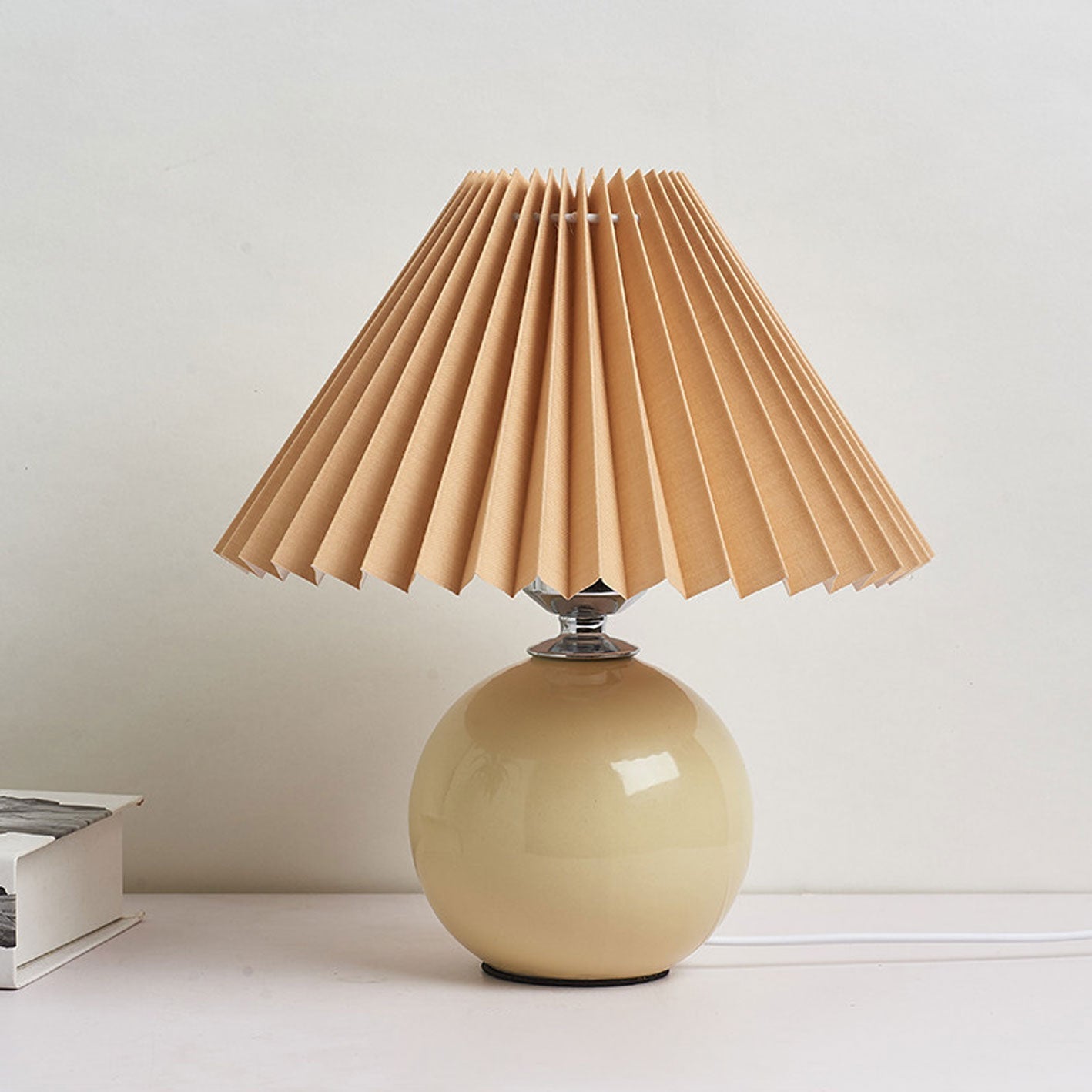 BowLift | Nordic minimalist 1-light table lamp made of ceramic with pleats