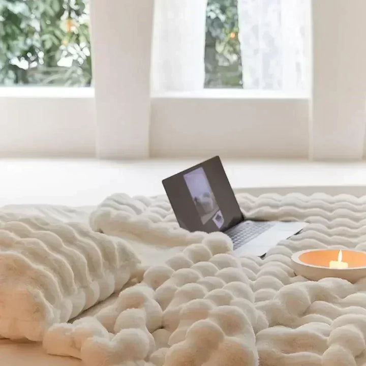 BowLift | Wearable Fluffy Blanket of Imitation Fur - VeluLuxe