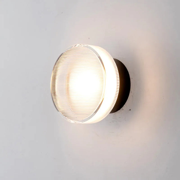 BowLift | Valyona – Modern Metal Wall Lamp | Black & Gold Cone Design | Warm LED Lighting