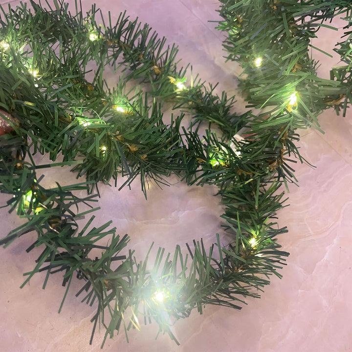 BowLift | EverWall – The space-saving Christmas tree for any wall