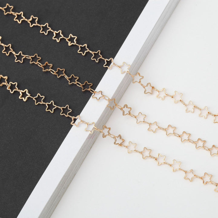 Star-Decorated Eyewear Chain Bowlift