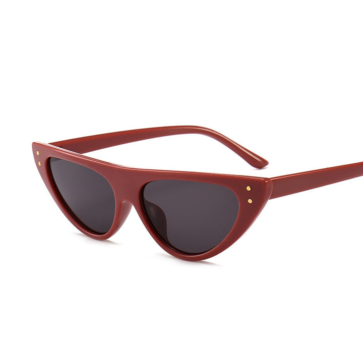 Chic Cat-Eye Sunglasses with Elevated Design Bowlift