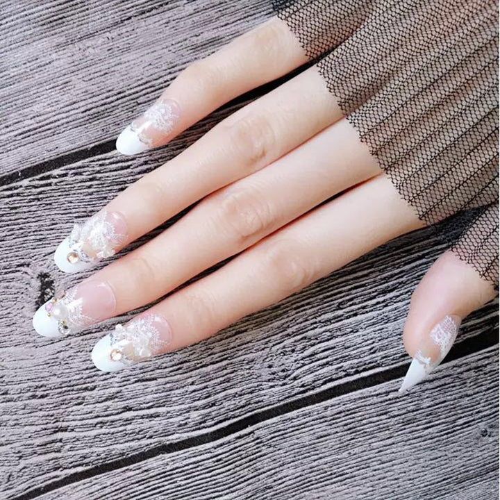 Artificial nails with delicate floral decorations Bowlift