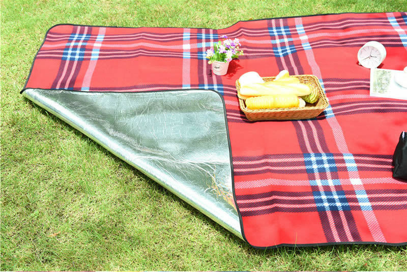 Women's Outdoor Picnic Blanket with Insulating Layer Bowlift