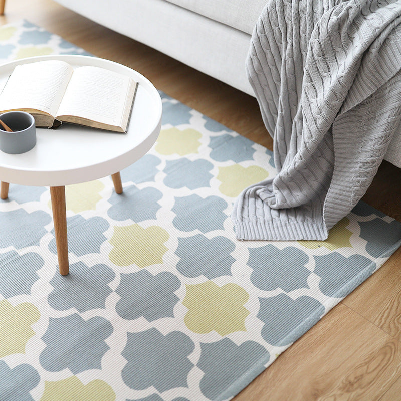 Flat-woven rectangular rug for living and entrance areas with quatrefoil pattern Bowlift
