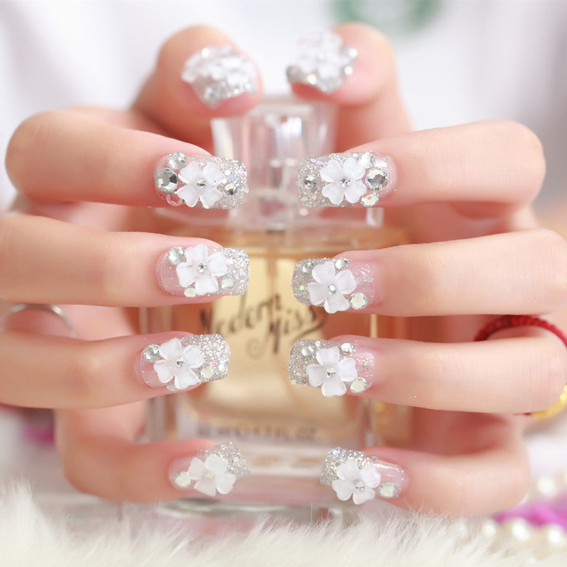 Artificial nails with glitter and floral 3D accents Bowlift