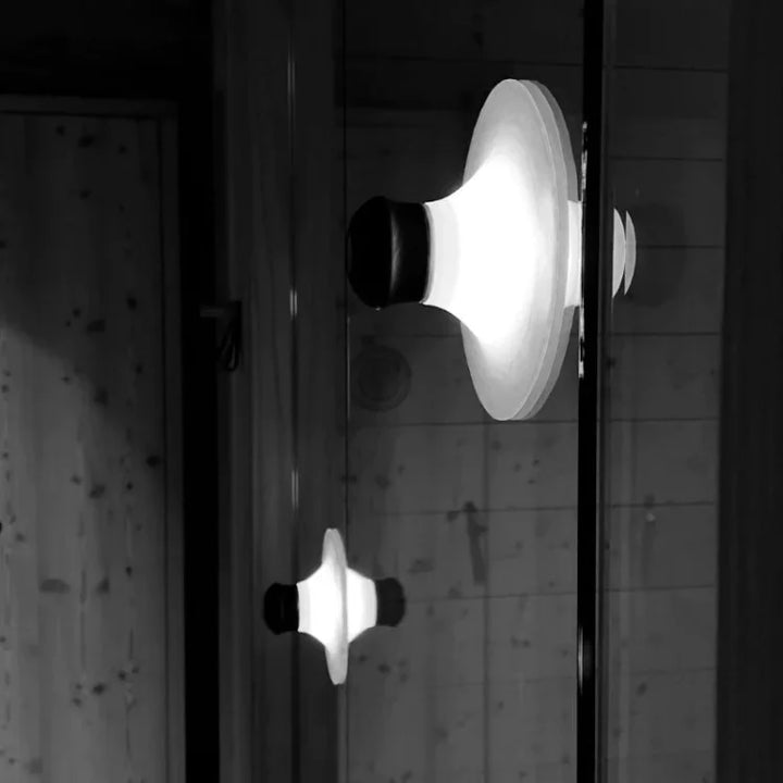 BowLift | LED wall light with rechargeable suction mount
