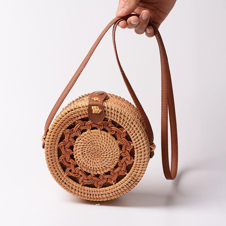 Elegant round handbag made of woven rattan Bowlift