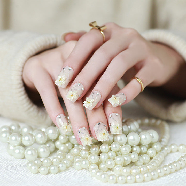 Artificial nails with delicate floral decorations Bowlift