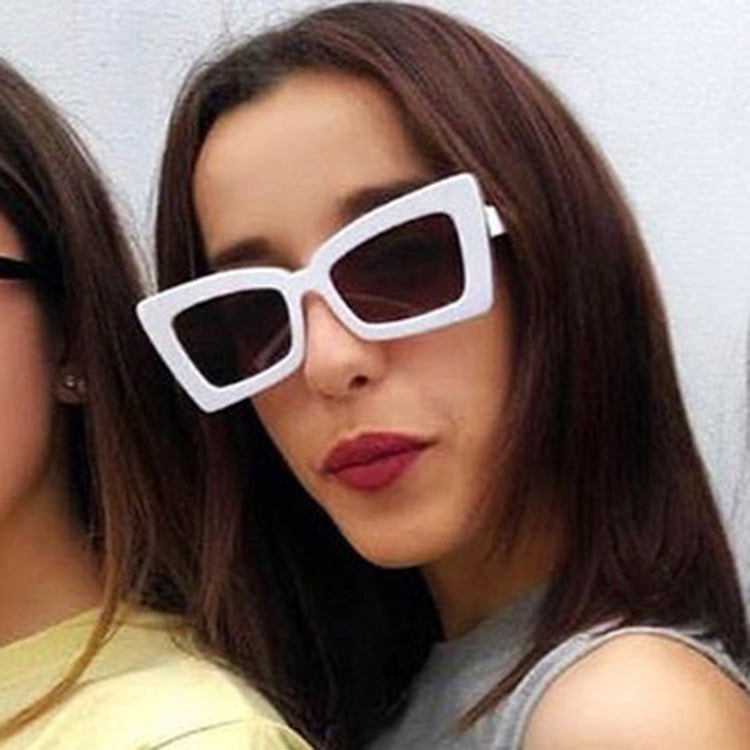 Women’s designer sunglasses with modern geometric frame Bowlift