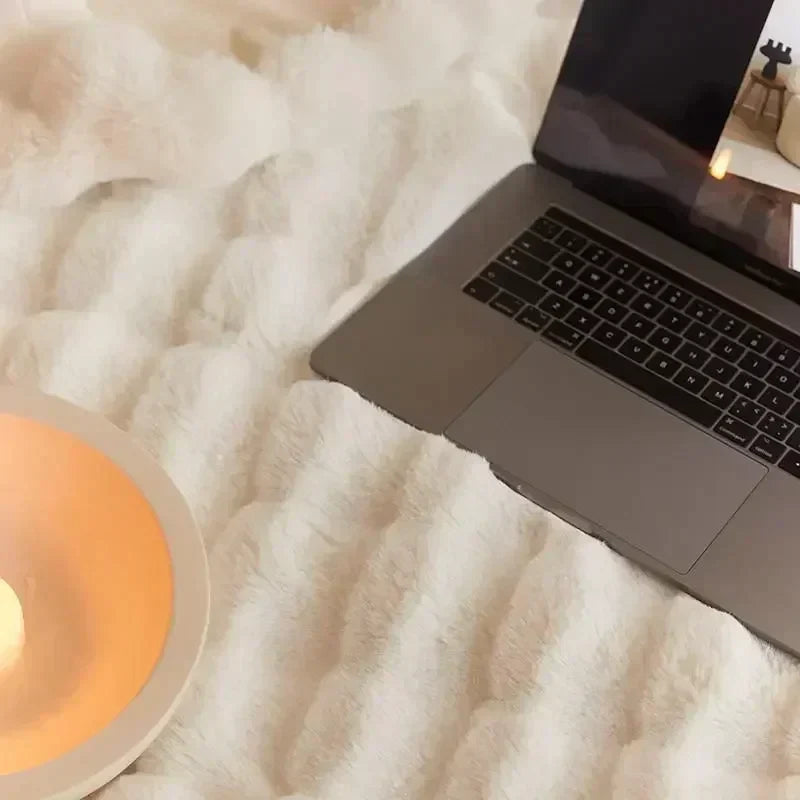 BowLift | Wearable Fluffy Blanket of Imitation Fur - VeluLuxe