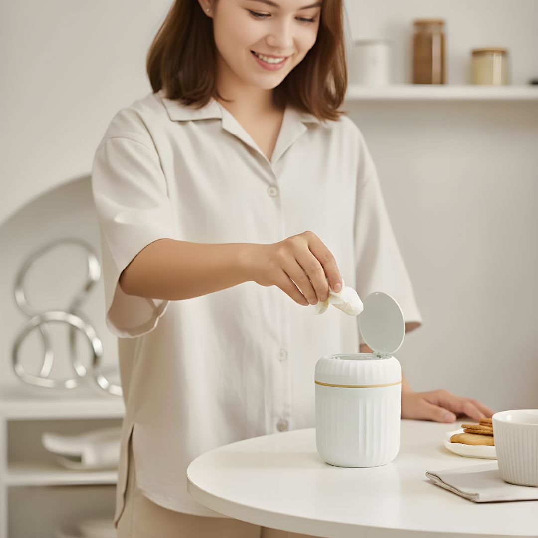 Odour-Sealing Lid – Durable Removable Inner Bucket – Compact Space-Saving Design – Keeps Desks Clean & Fresh Bowlift