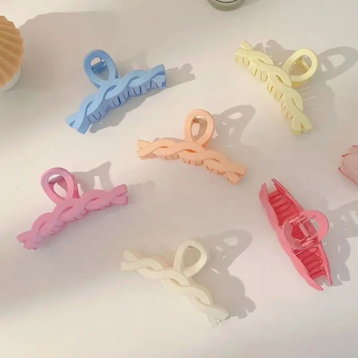 BowLift | Elegant hair clip with strong hold for every hair type