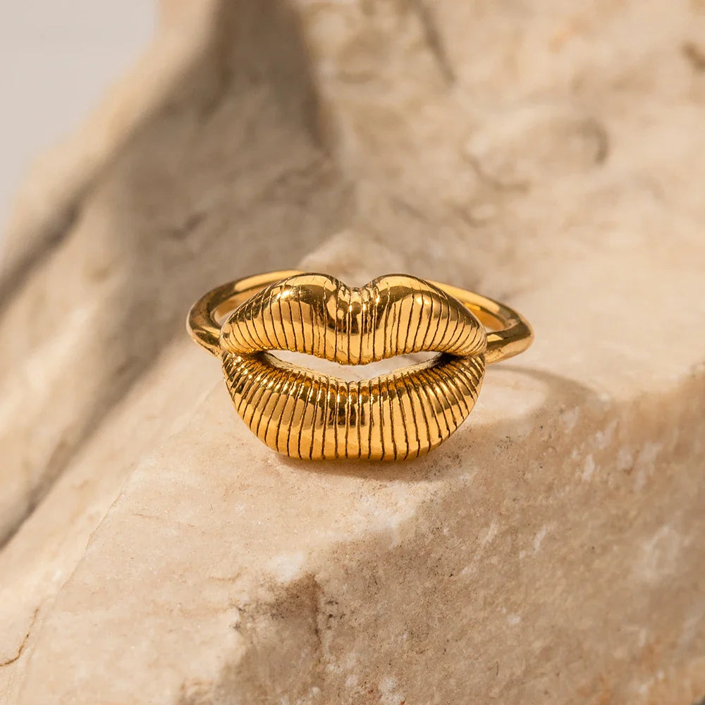 BowLift | Bold Kiss Romantic Ring