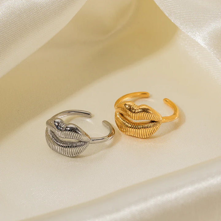 BowLift | Bold Kiss Romantic Ring