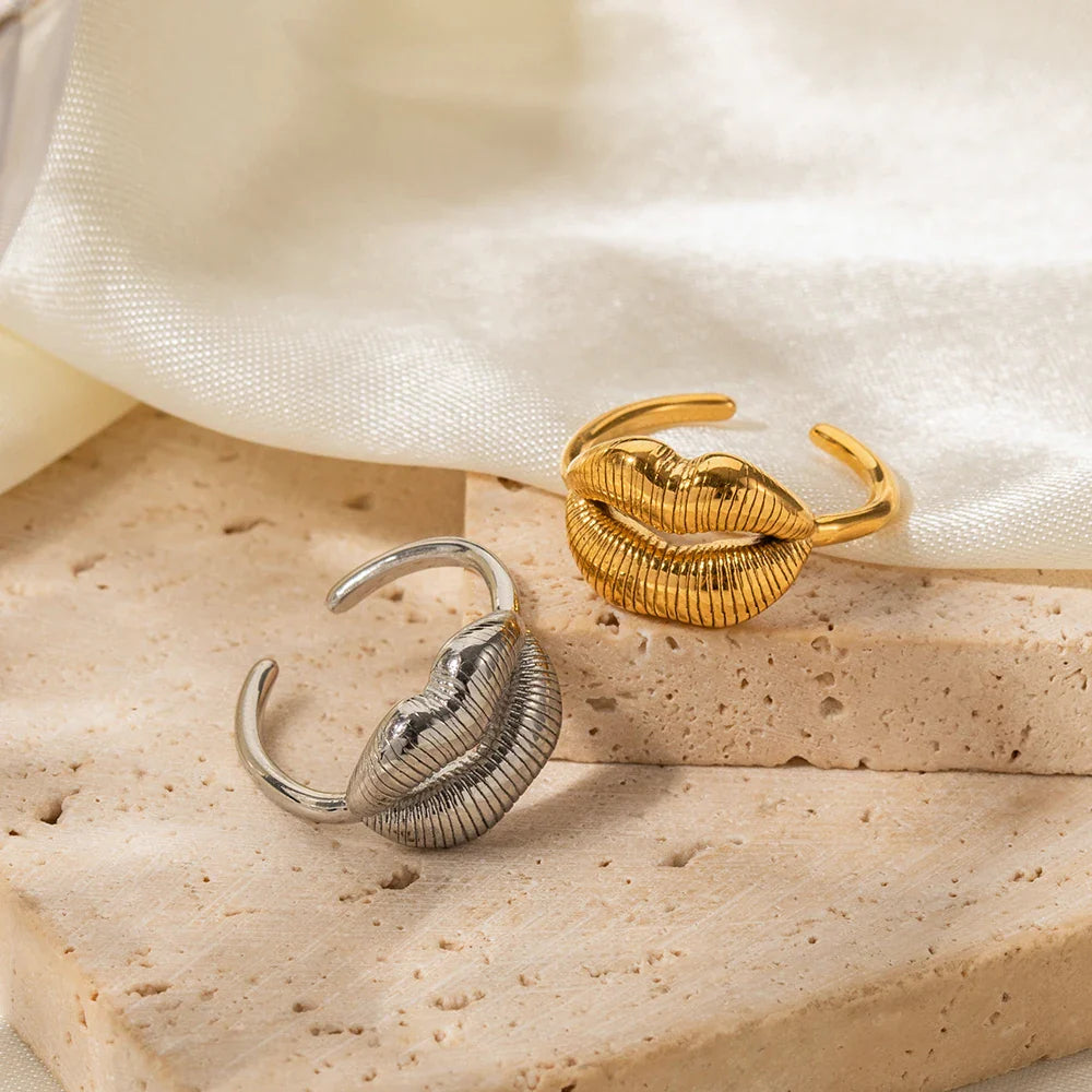 BowLift | Bold Kiss Romantic Ring