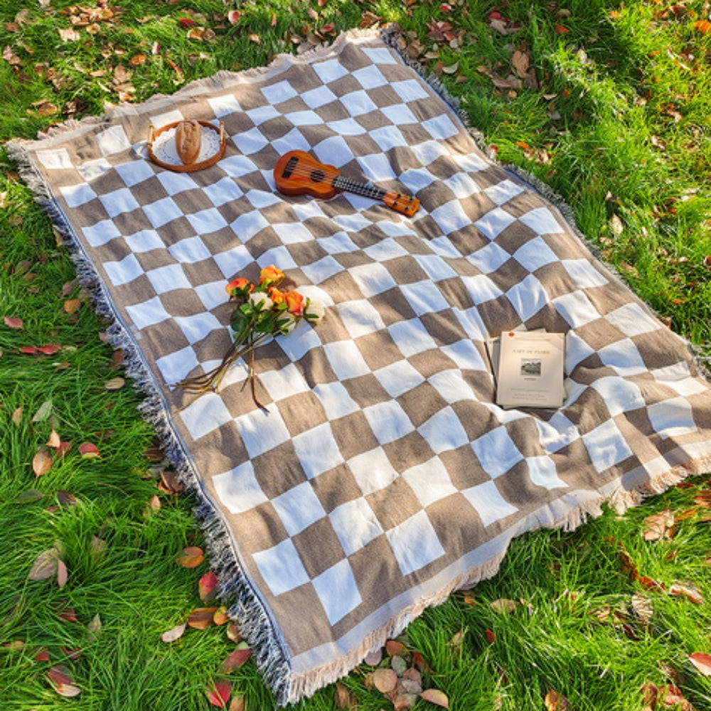 BowLift | All-Season Checkered Picnic Blanket with Fringe