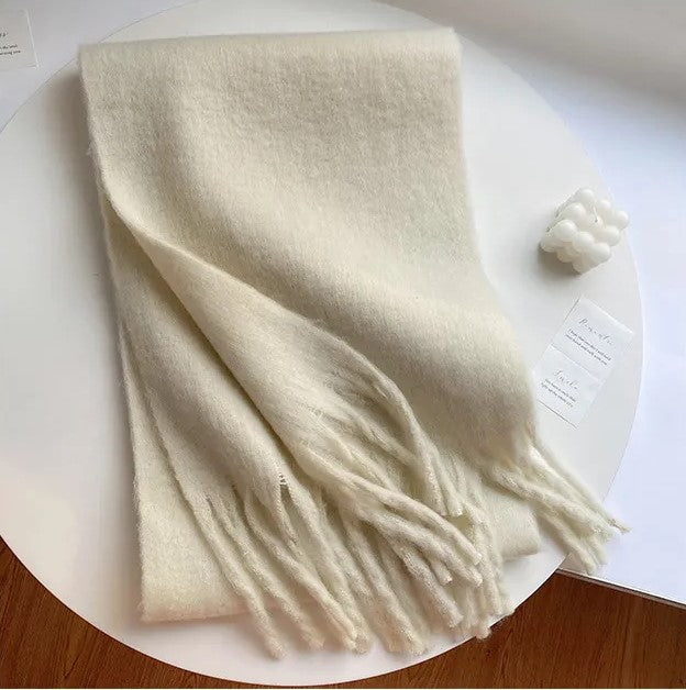 CashmereLuxe Scarf – Elegant and Super Soft Bowlift
