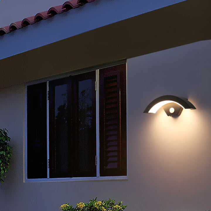 Modern Minimalist Curved Aluminum Acrylic LED Wall Sconce Lamp For Garden | Bowlift