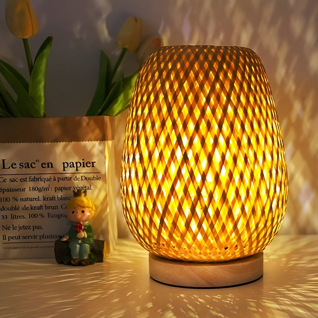 BowLift | Bamboo Table Lamp with USB Power Supply – Sustainable and Energy-Saving Design